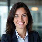 Eglė Šimkutė, vyriausioji buhalterė ir finansų analitikė, užtikrintai žiūri į kamerą.